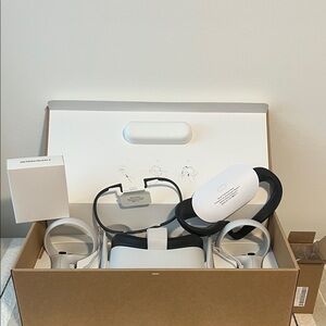 Meta Quest 2 128GB with Stand